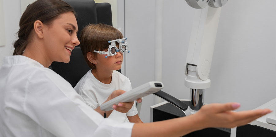 How to Choose Eyeglasses for Your Face Shape